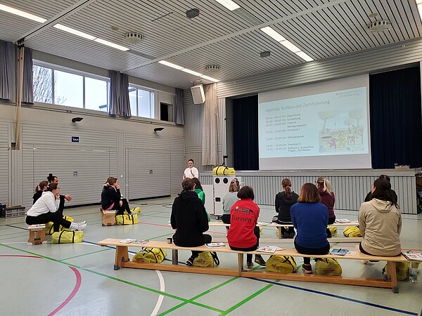 Gruppe beim Theorie-Teil