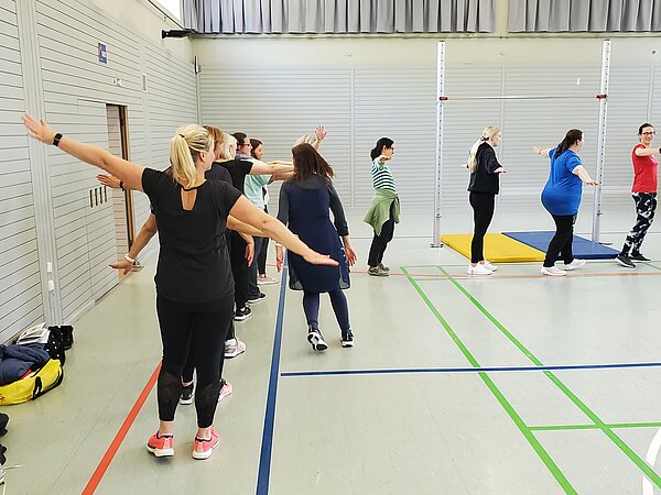 Gruppe bei Slalom-Spiel
