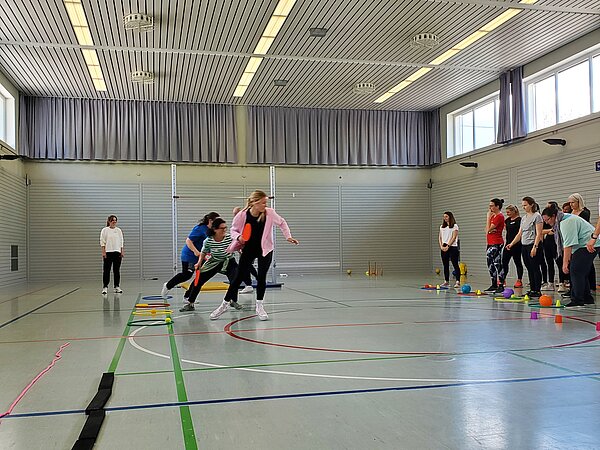 Gruppe bei Transport-Spiel